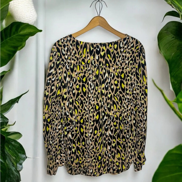 TRINA TURK Silk Blend Leopard Animal Print V Neck Popover Long Sleeve Blouse - Picture 4 of 9